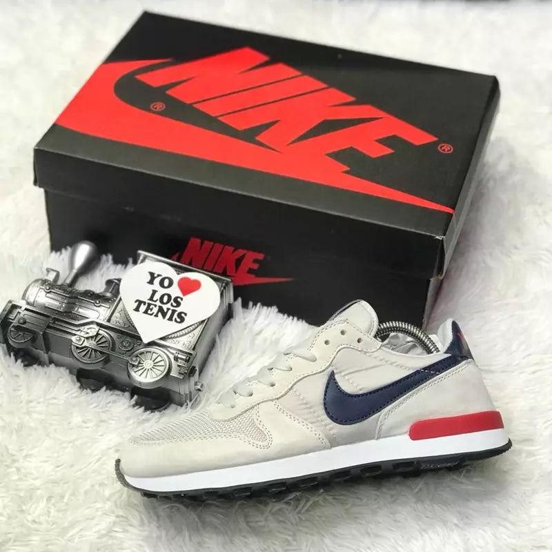 Nike Internationalist